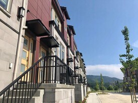 934 7th Ave NE in Issaquah, WA - Building Photo