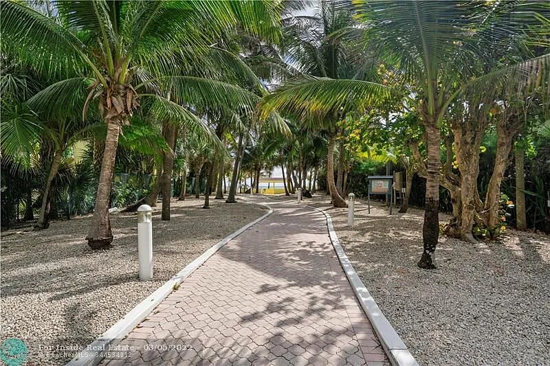 1391 S Ocean Blvd, Unit 406 in Pompano Beach, FL - Building Photo