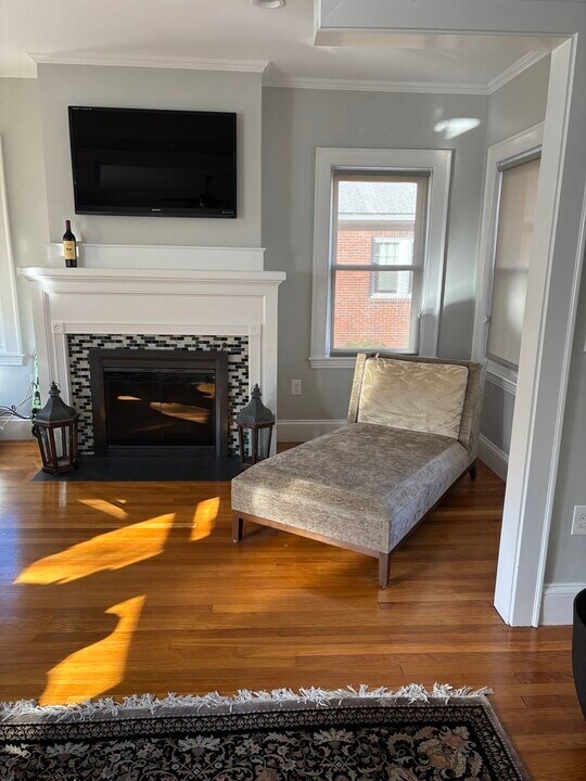 569 Commonwealth Ave, Unit 2 in Newton, MA - Building Photo