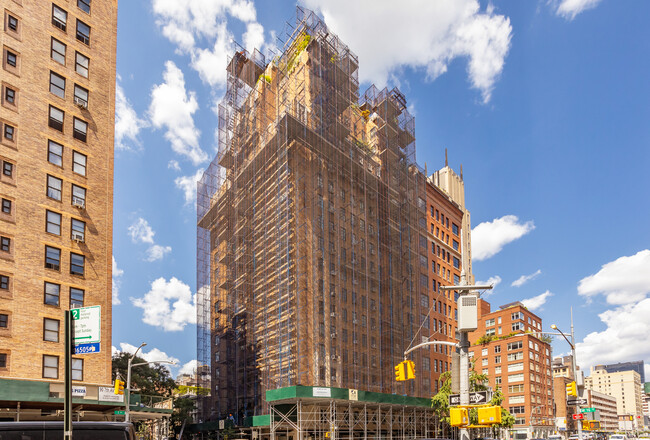 201 W 16th St in New York, NY - Building Photo - Building Photo