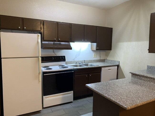 226 Cherry St in Levelland, TX - Building Photo - Building Photo