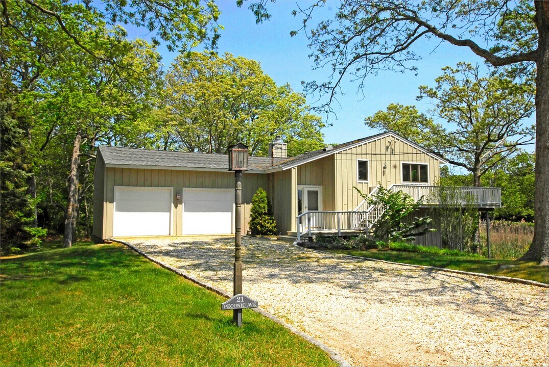 21 Peconic Ave in Shelter Island, NY - Foto de edificio