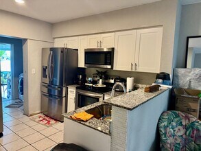 260 SW 8th Ave in Hallandale Beach, FL - Building Photo - Building Photo