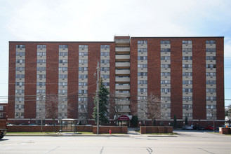 Quarrytown Apartments in Berea, OH - Building Photo - Building Photo