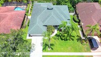 1814 Wisteria St in Wellington, FL - Foto de edificio - Building Photo