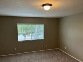 32516 Guevara Dr in Temecula, CA - Building Photo - Building Photo