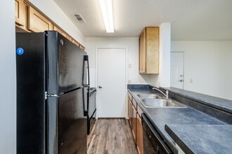 Magruder Run in Hampton, VA - Building Photo - Building Photo