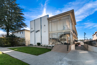 Sierra Holiday in Van Nuys, CA - Building Photo - Building Photo