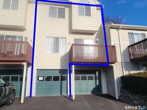 166 Old Brookfield Rd in Danbury, CT - Building Photo - Building Photo