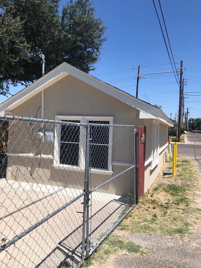 property at 1522 N Dunlap Ave