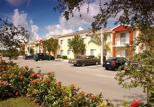 Douglas Pointe in Opa Locka, FL - Building Photo - Building Photo