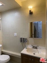 2217 S Hobart Blvd in Los Angeles, CA - Building Photo - Building Photo