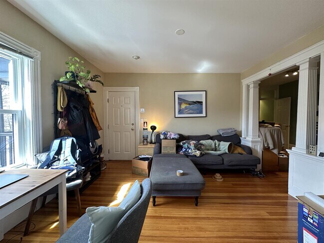 71 Woods Ave, Unit 3 in Somerville, MA - Building Photo - Building Photo