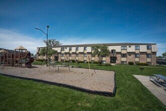 Ross Park Apartments in Fremont, OH - Building Photo - Building Photo