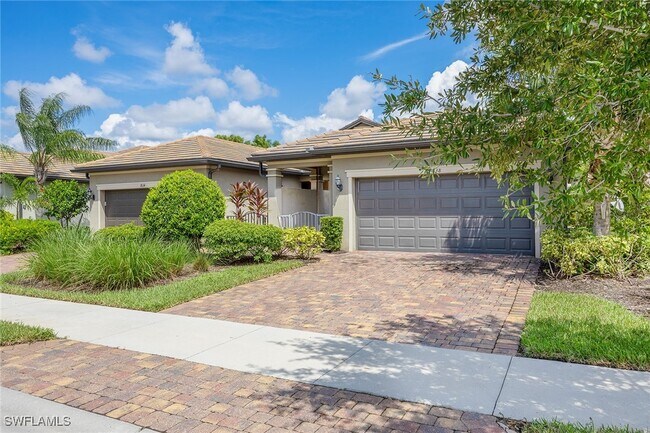 7638 Jacaranda Ln in Naples, FL - Building Photo - Building Photo