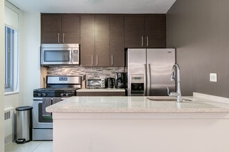401 E 34th St in New York, NY - Building Photo - Building Photo