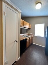 9706 Eastwend Dr-Unit -A in Austin, TX - Building Photo - Building Photo