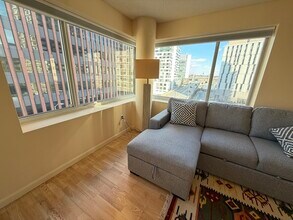 8 Museum Way in Cambridge, MA - Foto de edificio - Building Photo