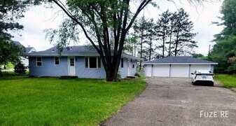 697 Main St in Circle Pines, MN - Building Photo