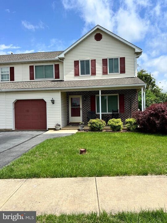 407 Frederick St in Sinking Spring, PA - Building Photo