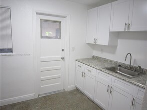 2039 Taylor St, Unit A in Hollywood, FL - Building Photo - Building Photo