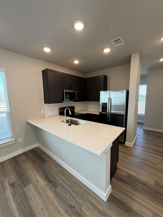 200 White Water Dr in Lavon, TX - Building Photo