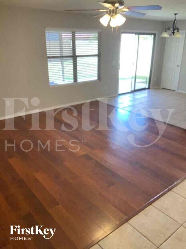 15797 W Caribbean Ln in Surprise, AZ - Foto de edificio - Building Photo