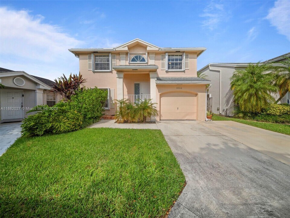 9908 SW 117th Pl in Miami, FL - Building Photo