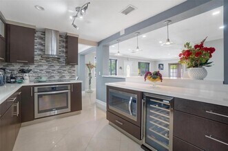 3200 W 7th Ave in Hialeah, FL - Building Photo - Building Photo