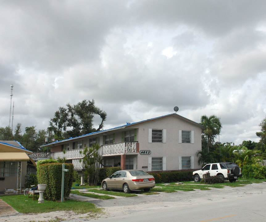 6012 SW 33rd St in Miramar, FL - Building Photo