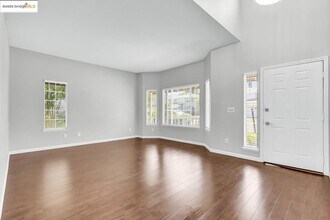 9438 Tuscany Cir in Stockton, CA - Building Photo - Building Photo