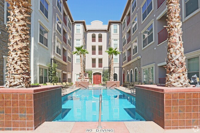 Corporate Comforts in El Paso, TX - Foto de edificio - Building Photo