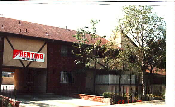 11606 Victory Blvd in North Hollywood, CA - Foto de edificio - Building Photo