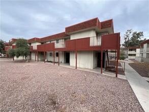 5358 S Swenson St in Las Vegas, NV - Building Photo - Building Photo