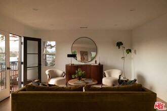 1020 Manzanita St in Los Angeles, CA - Building Photo - Building Photo