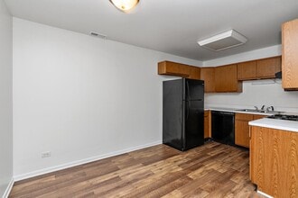1555 Perry Ct in Aurora, IL - Building Photo - Building Photo