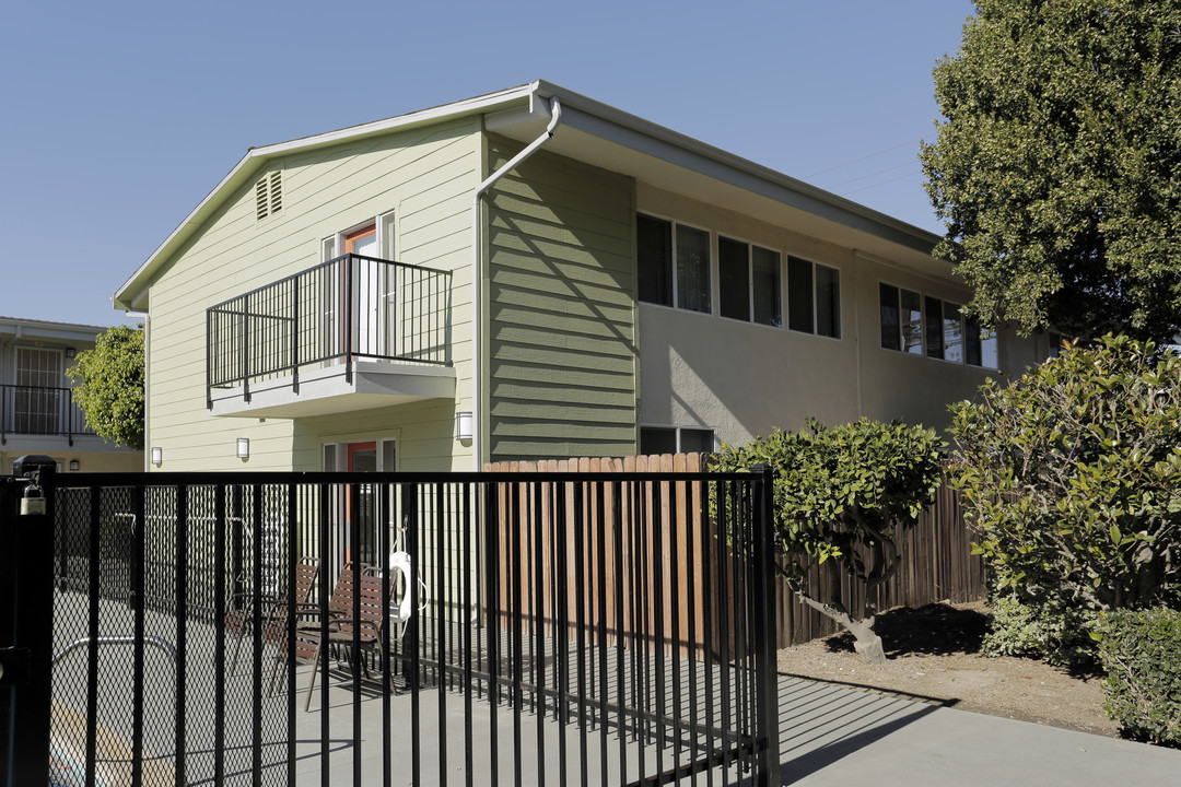 Belwood Arms in Long Beach, CA - Foto de edificio