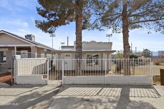 3426 Wyoming Ave in El Paso, TX - Building Photo - Building Photo