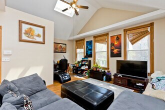 1016 W Fry St, Unit # 02 in Chicago, IL - Building Photo - Building Photo