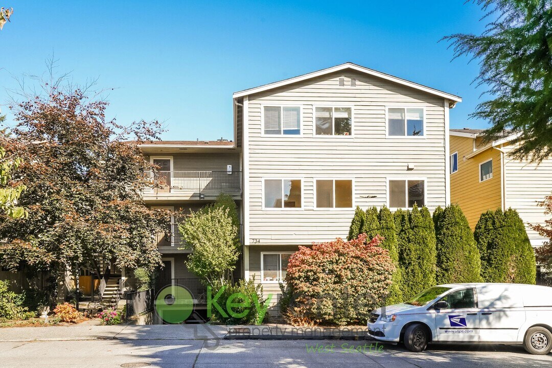 734 N 94th St in Seattle, WA - Foto de edificio