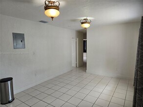 7785 SW 36th St in Miami, FL - Building Photo - Building Photo