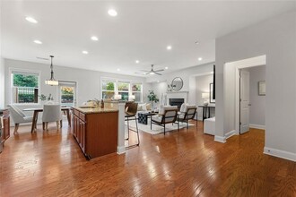 121 Davina Dr in Smyrna, GA - Building Photo - Building Photo
