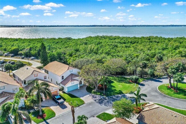 163 Pepper Ln in Jensen Beach, FL - Foto de edificio - Building Photo