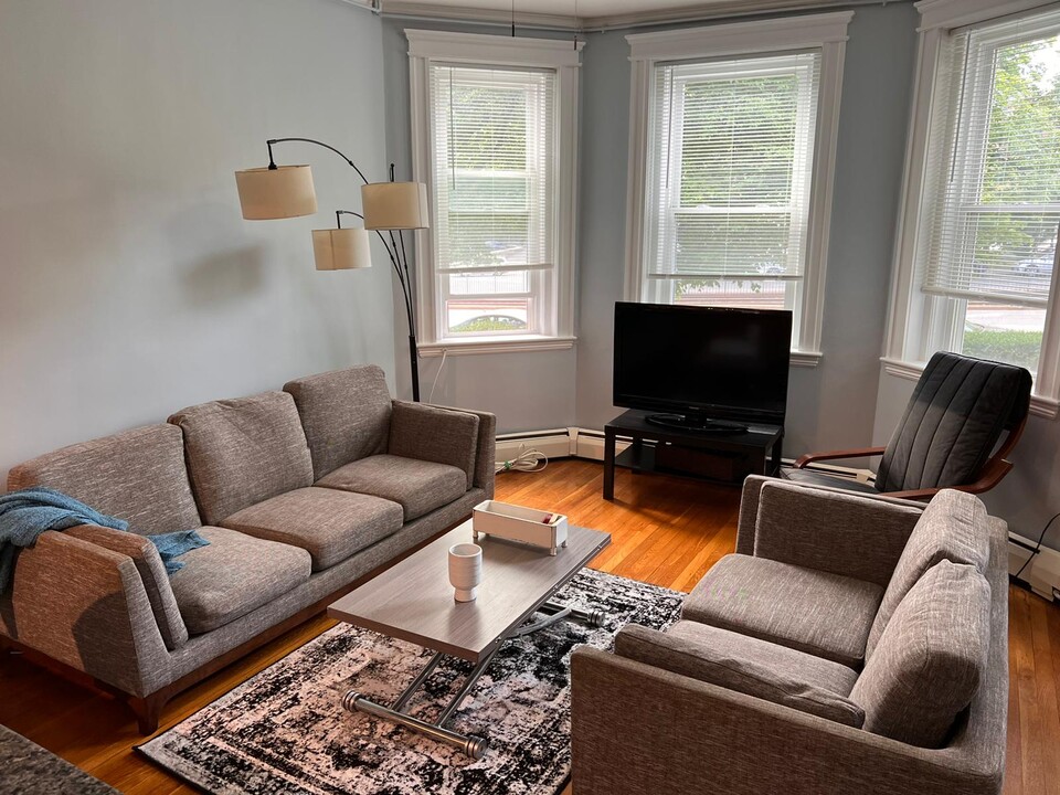 1860 Commonwealth Ave in Boston, MA - Building Photo