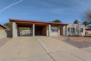 2328 W Las Lomitas in Tucson, AZ - Building Photo