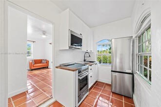 5252 La Gorce Dr-Unit -GUEST in Miami Beach, FL - Building Photo - Building Photo