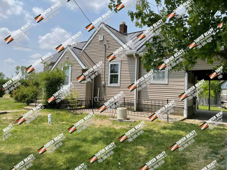 616 Huntsville Rd in Winchester, IN - Building Photo