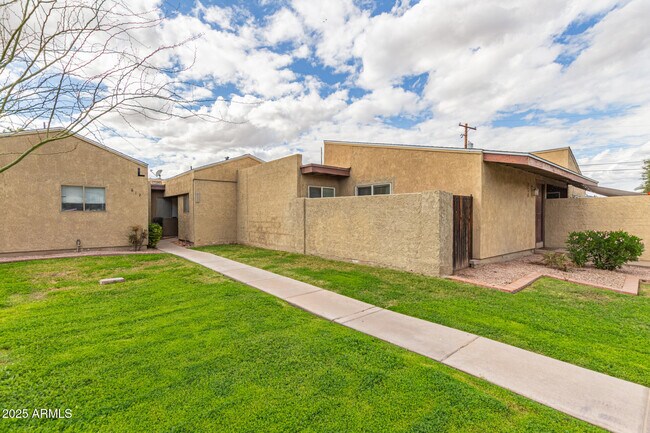 810 S Melody Ln in Tempe, AZ - Building Photo - Building Photo