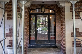 10 Holder Pl in Forest Hills, NY - Building Photo - Building Photo