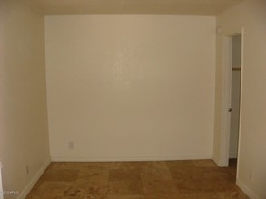 4050 E Cactus Rd in Phoenix, AZ - Building Photo - Building Photo